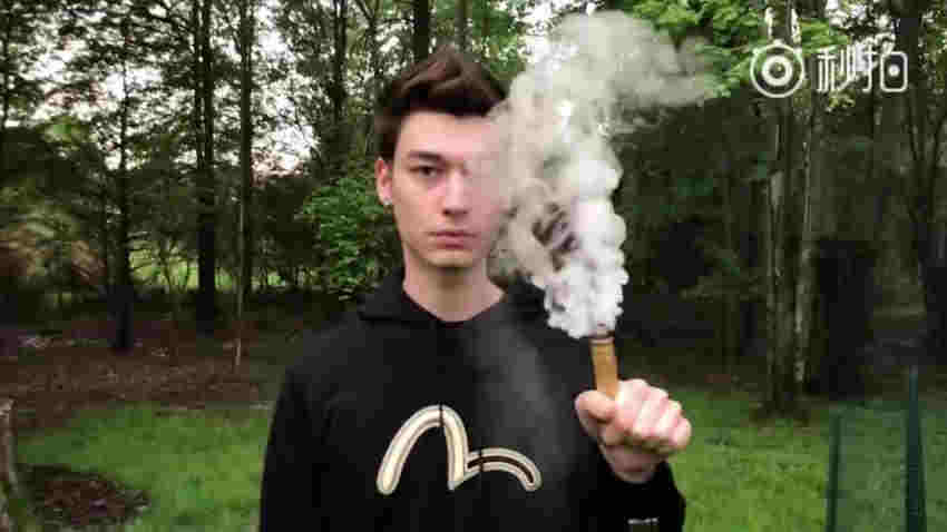 抽電子煙不吐出來會怎么樣