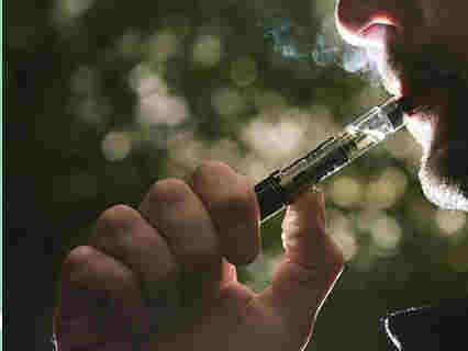 女性吸電子煙胸疼怎么回事