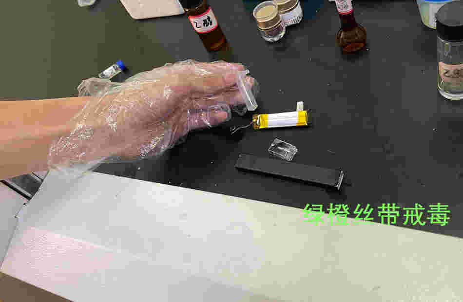 探索電子煙怎么加煙油圖解探索電子煙怎么加煙油圖解視頻-第2張圖片-電子煙煙油論壇