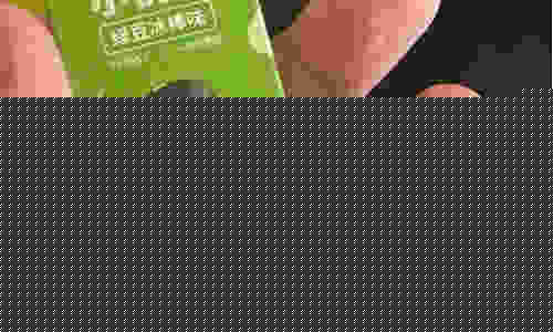 悅刻一代煙桿里觸點凹進去：優質材料制成，設計獨特精致