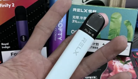 悅刻最新款超級高端煙桿多少錢一支？送煙彈嗎？