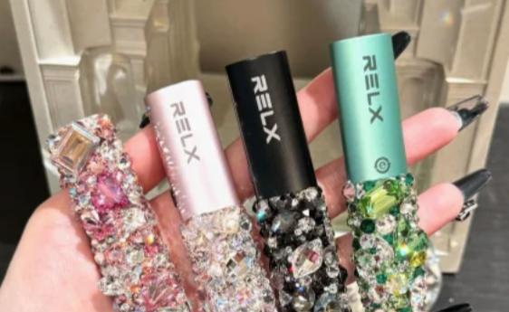 悅刻國標五代充電提示：如何判斷電量已充滿？