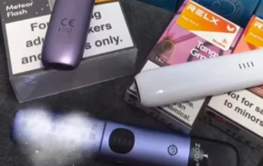 悅刻電子煙和YOOZ哪個好？2024實測對比口感、價格、性價比