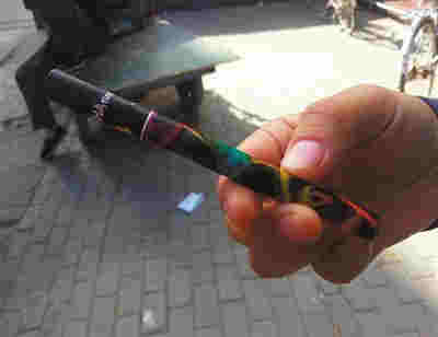 校門口文具店賣電子煙給小學生 10歲已成“老煙民”？