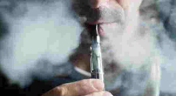 沃爾格林與克羅格宣布停售電子煙 它的危害并不比香煙少？