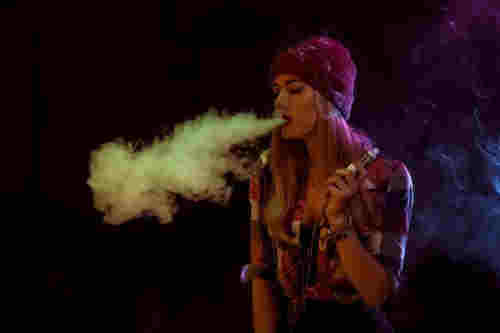 煙彈煙油哪里買股價過山車背后，電子煙尋找救命稻草