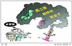 電子煙店學生吞云吐霧 有學生省零花錢只為買“藍莓彈珠”煙油