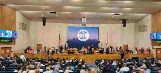 思格雷力爭調味煙油戰略據點 洛杉磯特朗普禁煙令180天后生效