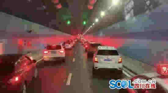 時隔一月 遂寧觀音湖隧道又現“教科書式讓道”