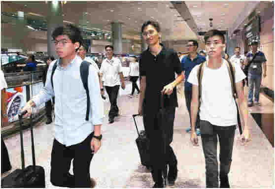 快訊：涉嫌違反保釋條件，黃之鋒在香港機場被拘捕