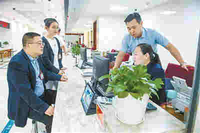 村支書違規操辦喬遷宴：假喬遷 真斂財