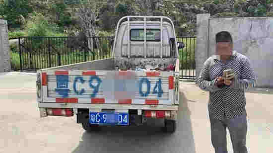 廣東高欄港驚現新型敞篷車 車上竟塞了十一個男子