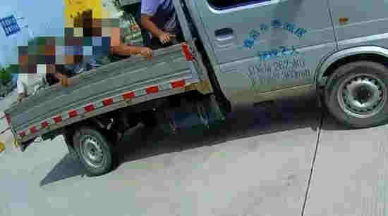 廣東高欄港驚現新型敞篷車 車上竟塞了十一個男子