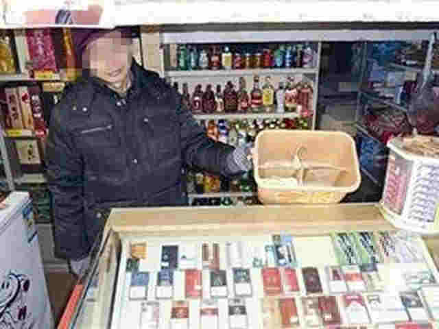 文具店銷售20元一根的電子煙給學生，家長怒斥：我家孩子上癮了 