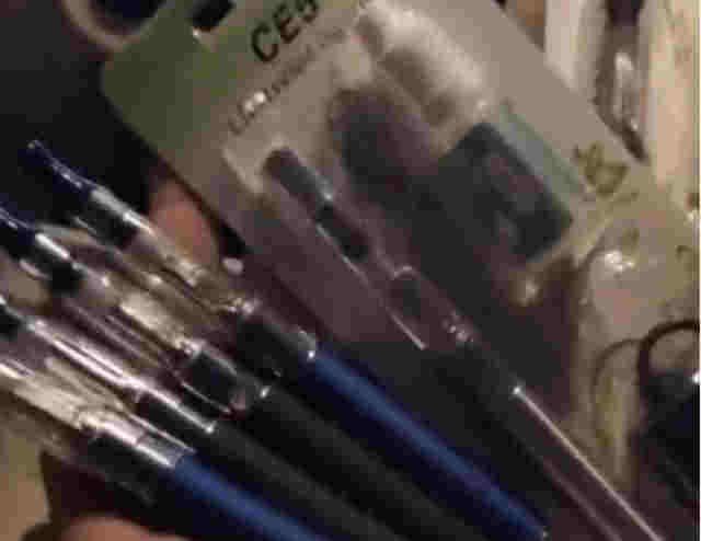河南一學校門口文具店售賣電子煙，外形酷似文具！工商局：已開展調查