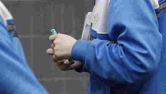 校門口文具店向小學生兜售電子煙？當地：已開展調查 