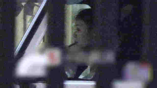 馬思純車內抽電子煙，在媽媽面前毫不避諱，吞云吐霧熟練似老手 