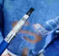 電子煙包圍中小學？“看得見、管不了”怎么破？