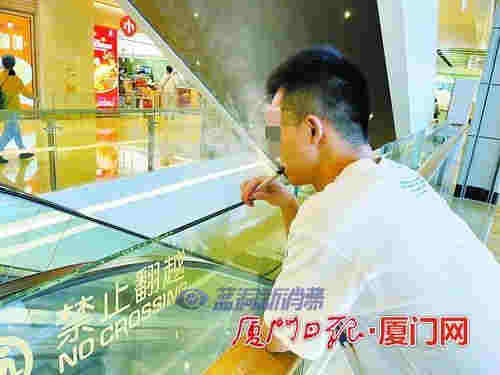 電子煙煙霧繚繞市民訴苦 希望加強電子煙管控力度