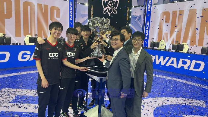 EDG奪冠煙圈狂歡：教練使用電子煙登上總決賽，店主青春回來了 