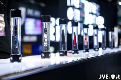 “夠特別，才夠范”，全球首款整體換殼方案小煙引圍觀